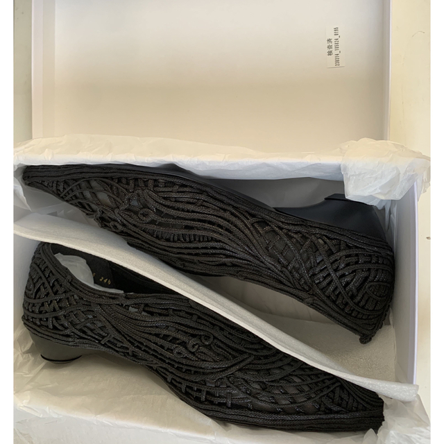 mame(マメ)のmame kurogouchi　コード刺繍パンプス　黒 24.5 レディースの靴/シューズ(ハイヒール/パンプス)の商品写真