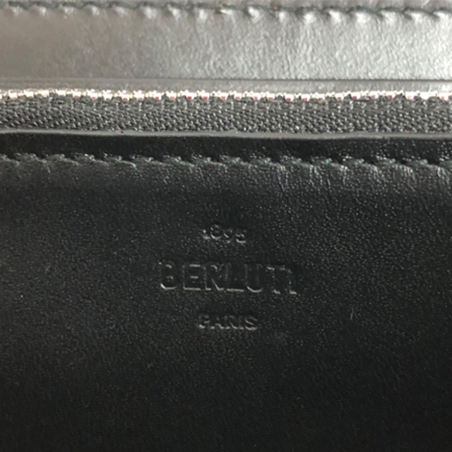 Berluti(ベルルッティ)のベルルッティ イタウバ スクリット ドラペ レザー ロング ジップウォレット ラウンドファスナー 長財布 ウォレット ヴェネチアレザー ブラウン Berluti 横浜BLANC メンズのファッション小物(長財布)の商品写真