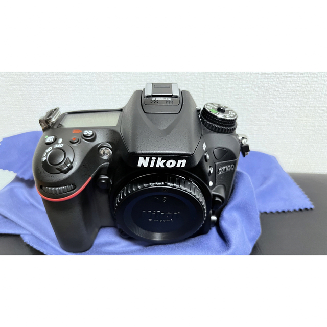 お買得限定品☆夏売れ筋 美品 カウント2046 Nikon D7100 ボディ 片手