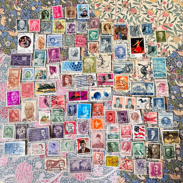 Gセット 海外 切手 100枚前後 コラージュ用 エンタメ/ホビーのコレクション(使用済み切手/官製はがき)の商品写真