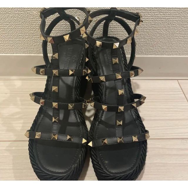 ヴァレンティノ ウェッジ スタッズ サンダル 人気大割引 20800円