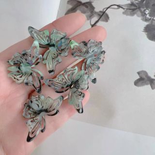 ザラ(ZARA)のアクリル　胡蝶　バタフライ　黒白色イヤリング　ハンドメイド　vintage(イヤリング)