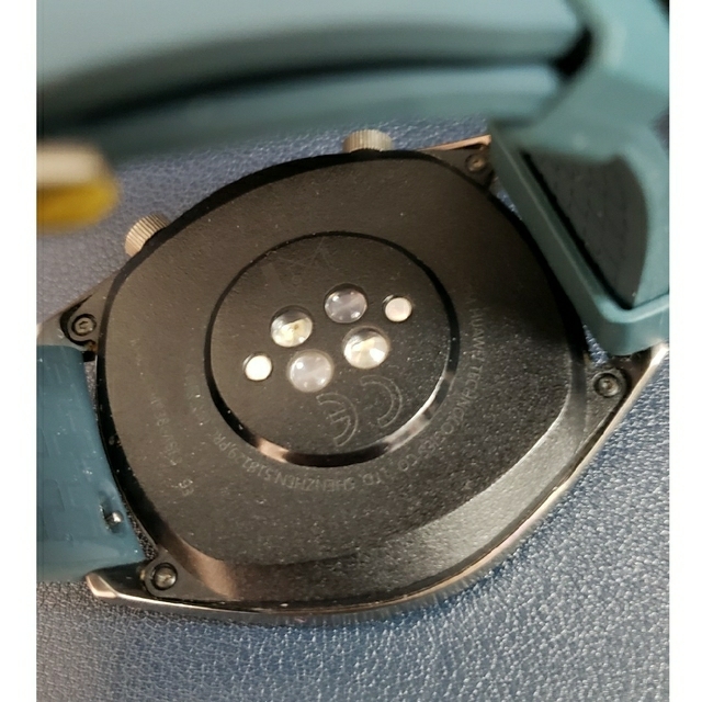 HUAWEI(ファーウェイ)のHuawei Watch GT 初代 46mm アクティブモデル + カバー付き メンズの時計(腕時計(デジタル))の商品写真