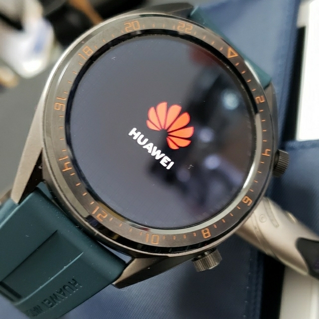 HUAWEI(ファーウェイ)のHuawei Watch GT 初代 46mm アクティブモデル + カバー付き メンズの時計(腕時計(デジタル))の商品写真