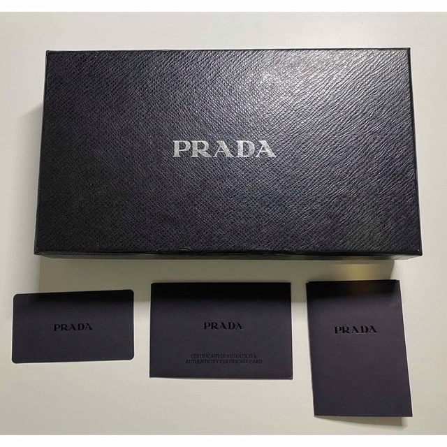 PRADA(プラダ)の最終値下げ【美品】【中古品】プラダ　長財布　二つ折り　サフィアーノレザー　ロゴ メンズのファッション小物(長財布)の商品写真