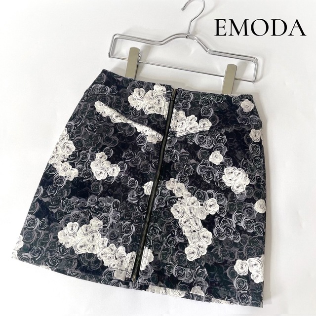 EMODA(エモダ)のEMODA 花柄 スカート ミニスカート フロントZIP Flower レディースのスカート(ミニスカート)の商品写真