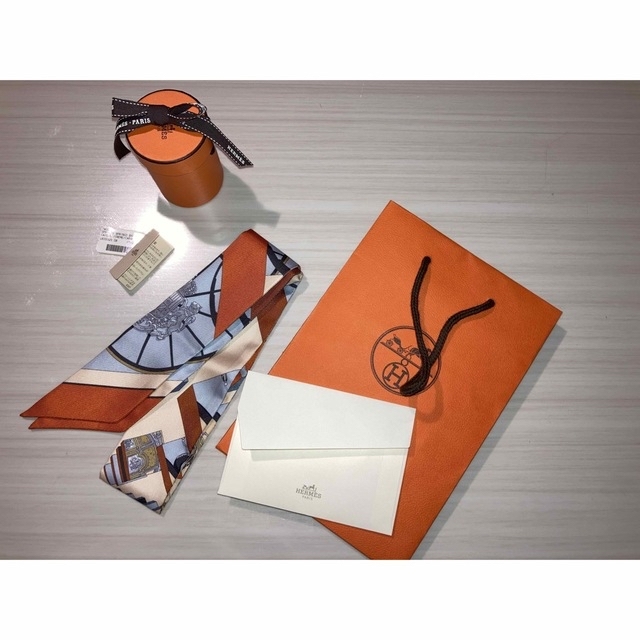 Hermes(エルメス)のHERMES エルメス　ツイリー　スプリングスプリング　2022AW レディースのファッション小物(バンダナ/スカーフ)の商品写真