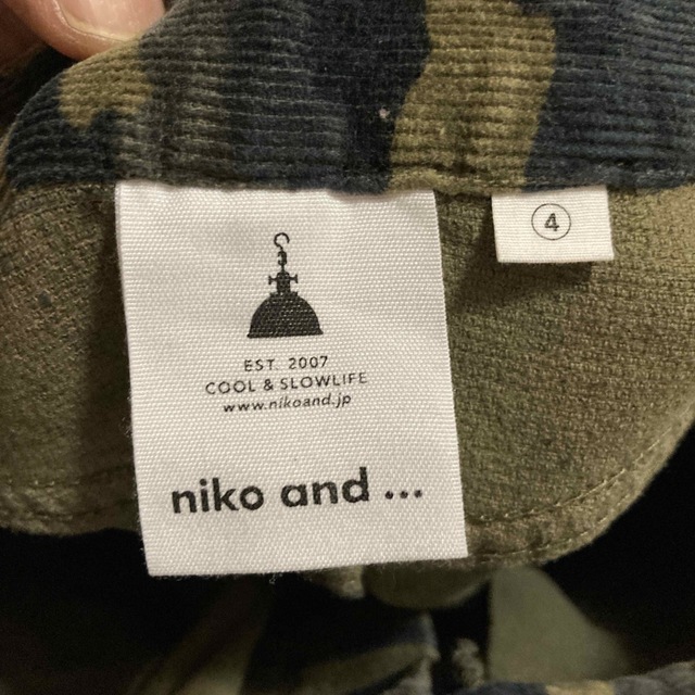 niko and...(ニコアンド)のニコアンド　迷彩柄ストレッチコーデュロイスカート レディースのスカート(ひざ丈スカート)の商品写真