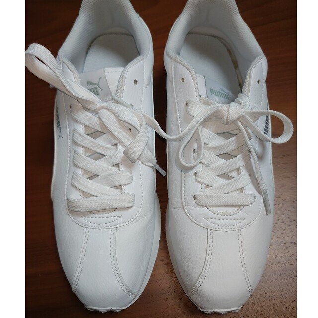 PUMA(プーマ)のPUMAスニーカー白 メンズの靴/シューズ(スニーカー)の商品写真