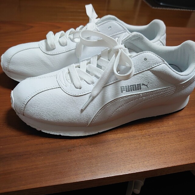 PUMA(プーマ)のPUMAスニーカー白 メンズの靴/シューズ(スニーカー)の商品写真