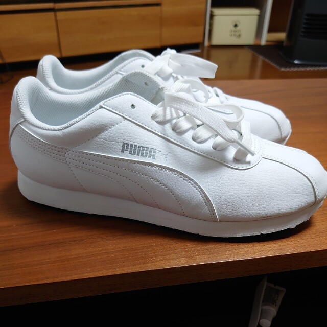 PUMA(プーマ)のPUMAスニーカー白 メンズの靴/シューズ(スニーカー)の商品写真