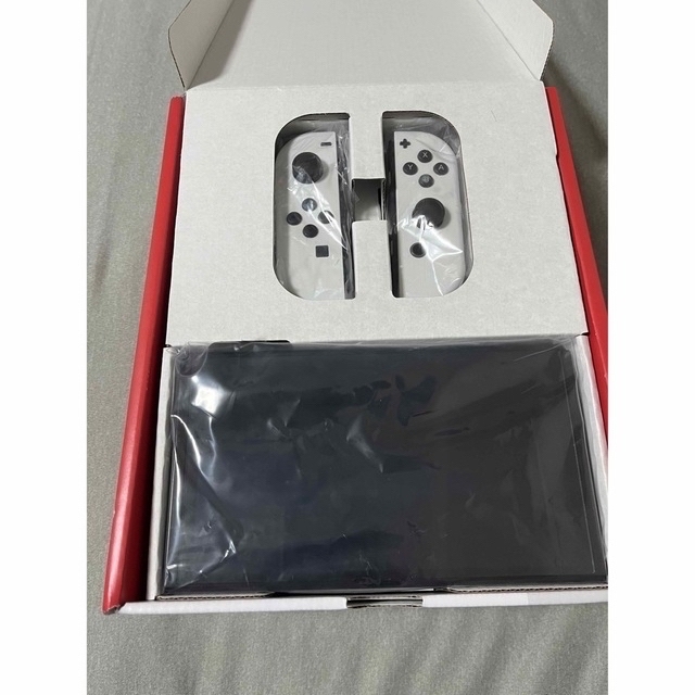 Nintendo Switch(ニンテンドースイッチ)の【美品】Nintendo Switch 有機EL ホワイト　 エンタメ/ホビーのゲームソフト/ゲーム機本体(家庭用ゲーム機本体)の商品写真