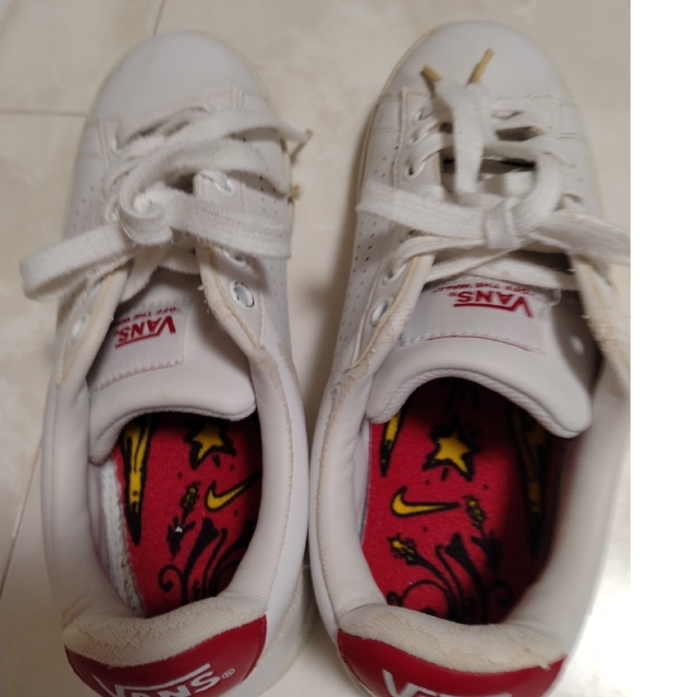 バンズスニーカー　白　赤 レディースの靴/シューズ(スニーカー)の商品写真