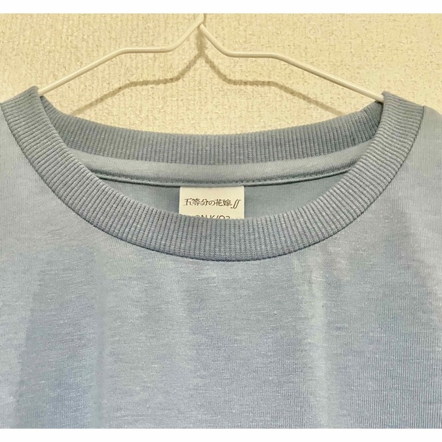 しまむら(シマムラ)の【匿名発送】しまむら　五等分の花嫁　Tシャツ　くすみブルー メンズのトップス(Tシャツ/カットソー(七分/長袖))の商品写真