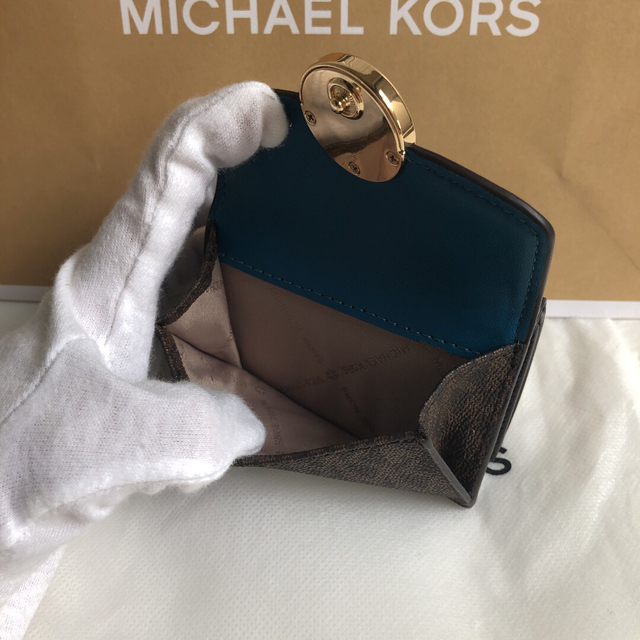 新品 新色☆MICHAEL KORS グリーン シグネチャー レザー 折り財布