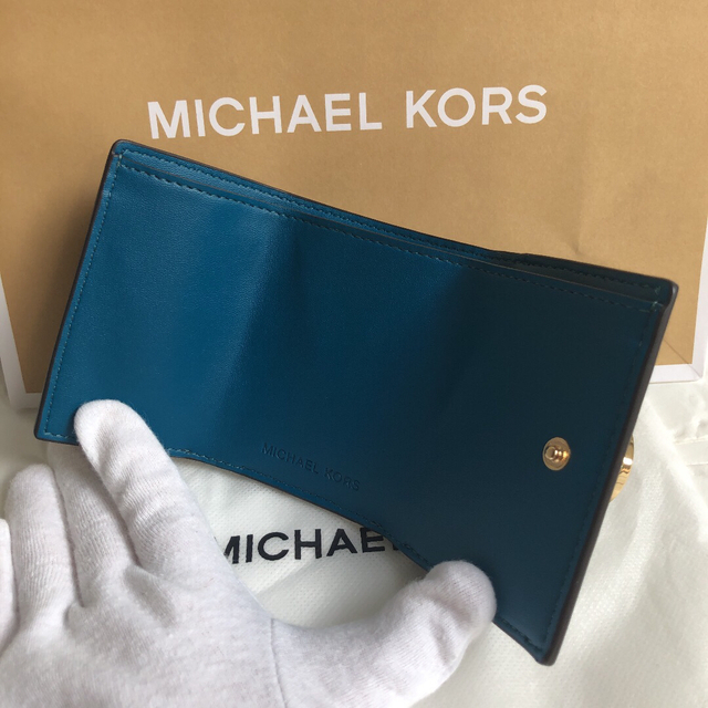 新品☆MICHAEL KORS グリーン シグネチャー レザー 折り財布