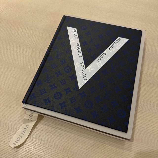 LOUIS VUITTON(ルイヴィトン)のLOUIS VUITTON ブック ルイ・ヴィトン グランパレ 英語版 エンタメ/ホビーの本(アート/エンタメ)の商品写真