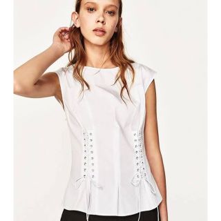 ザラ(ZARA)のタグ付き新品　ZARA レースアップ　コルセット　トップス　フレンチスリーブ (カットソー(半袖/袖なし))