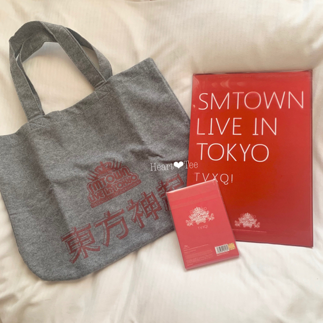 東方神起(トウホウシンキ)の東方神起＊ SM Town  2011 ＊ フォトブック 等 まとめ売り 新品 エンタメ/ホビーのタレントグッズ(アイドルグッズ)の商品写真