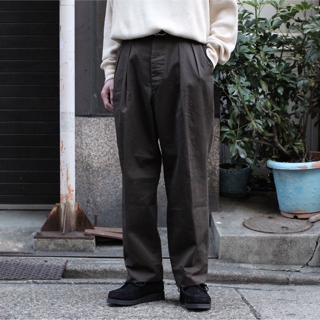 タグ付き未使用品 NEAT ニート NEAT CHINO D.OLIVE 46 メンズのパンツ(チノパン)の商品写真