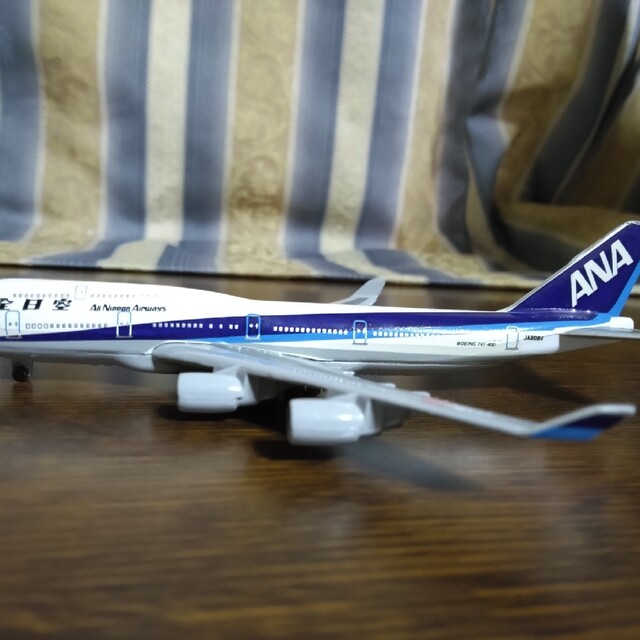 ワケありschabak1/600ANA  B747－400 エンタメ/ホビーのおもちゃ/ぬいぐるみ(模型/プラモデル)の商品写真