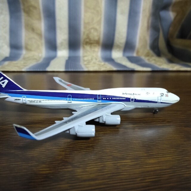 ワケありschabak1/600ANA  B747－400 エンタメ/ホビーのおもちゃ/ぬいぐるみ(模型/プラモデル)の商品写真