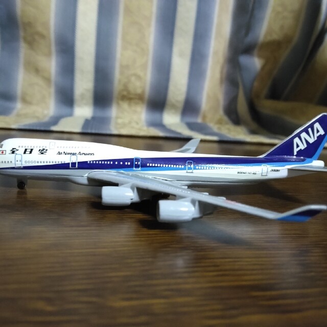 ワケありschabak1/600ANA  B747－400 エンタメ/ホビーのおもちゃ/ぬいぐるみ(模型/プラモデル)の商品写真