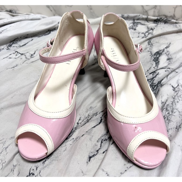 ヴィンテージレトロバイカラーパンプス ピンク ホワイト ストラップ レディースの靴/シューズ(ハイヒール/パンプス)の商品写真