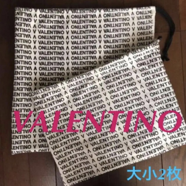 VALENTINO(ヴァレンティノ)の★VALENTINO「バレンチノ不織布ショップ袋 2枚」収納袋/保管袋・中古品★ レディースのバッグ(ショップ袋)の商品写真