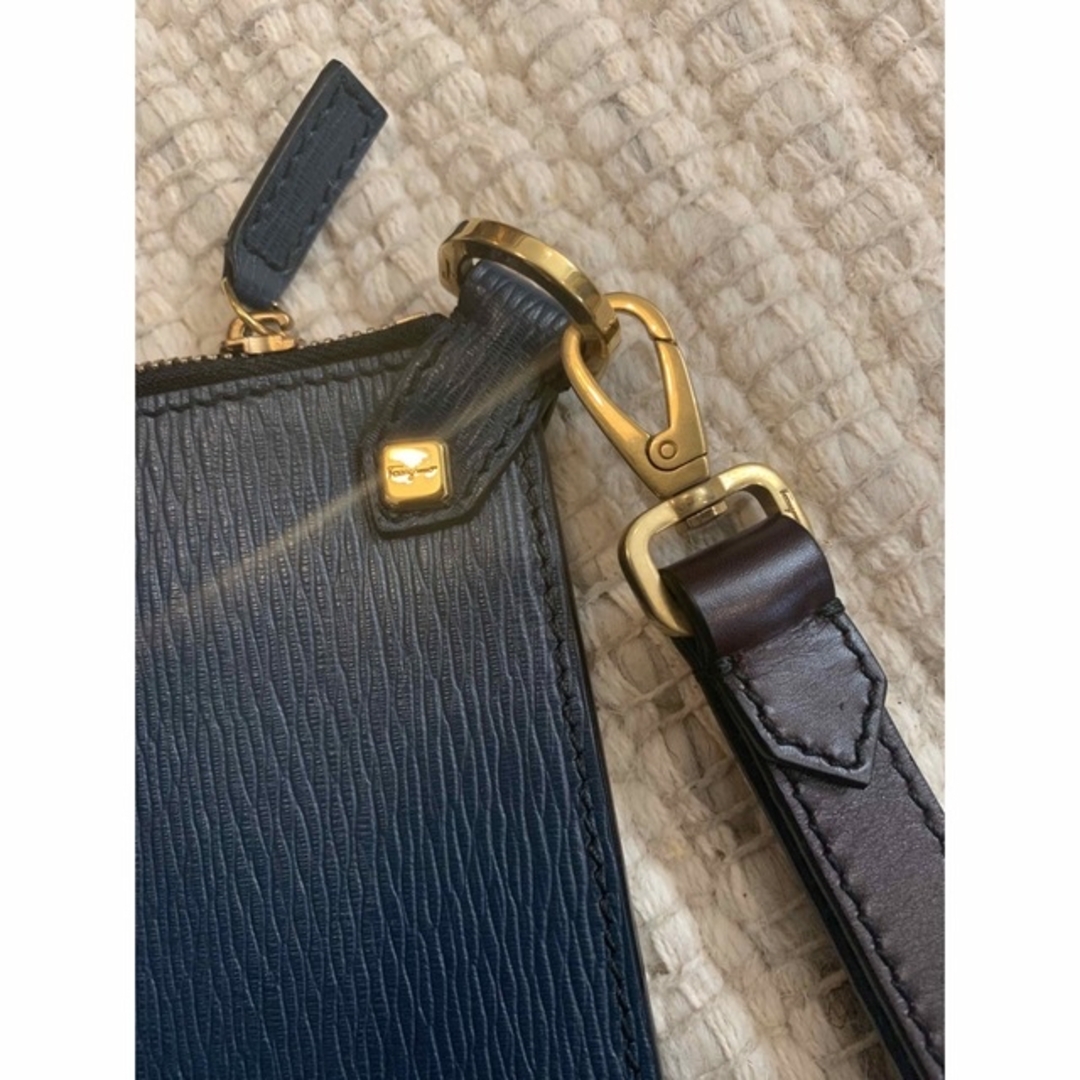 Salvatore Ferragamo - 【美品/保証書あり/A4収納可能】フェラガモ