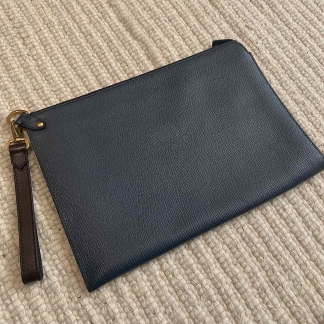 Salvatore Ferragamo(サルヴァトーレフェラガモ)の【美品/保証書あり/A4収納可能】フェラガモ レザークラッチバッグ メンズのバッグ(セカンドバッグ/クラッチバッグ)の商品写真