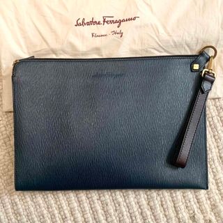 サルヴァトーレフェラガモ(Salvatore Ferragamo)の【美品/保証書あり/A4収納可能】フェラガモ レザークラッチバッグ(セカンドバッグ/クラッチバッグ)