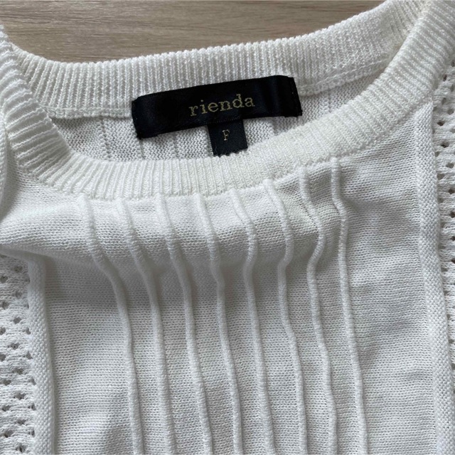 rienda(リエンダ)のrienda フリルKnitブラウスTOP レディースのトップス(シャツ/ブラウス(半袖/袖なし))の商品写真