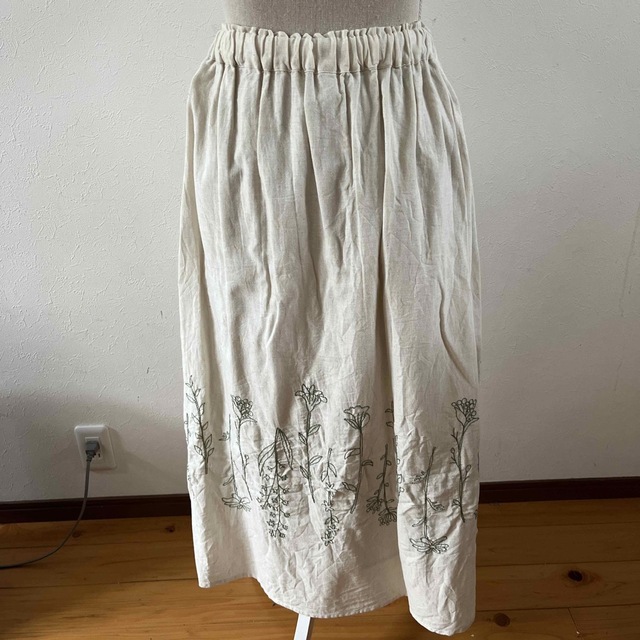 刺繍ロングスカート レディースのスカート(ロングスカート)の商品写真