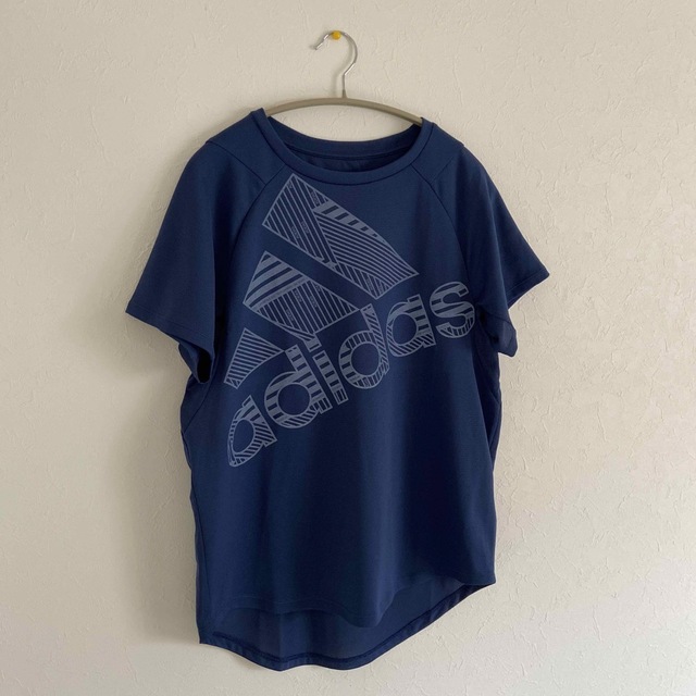 adidas(アディダス)の新品・未使用！アディダス　キッズＴシャツ　サイズ１６０ キッズ/ベビー/マタニティのキッズ服男の子用(90cm~)(Tシャツ/カットソー)の商品写真