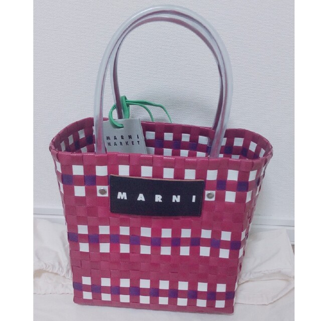 Marni(マルニ)のmarni カゴバッグ　ピンク　ブラックチェリー レディースのバッグ(かごバッグ/ストローバッグ)の商品写真