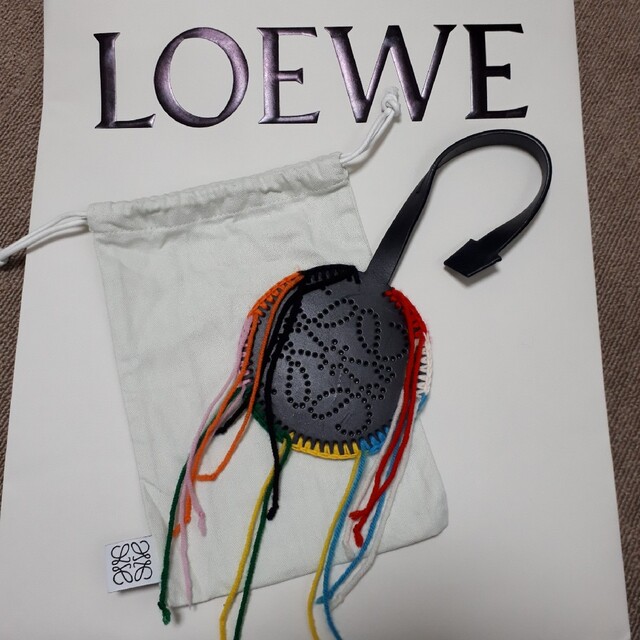 LOEWE ロエベ♡アナグラムチャーム パンチング レザー ブラック - 通販
