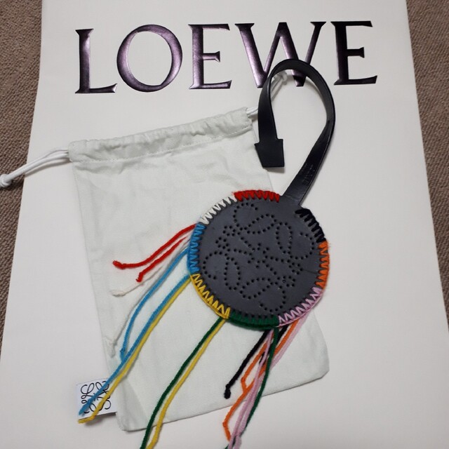 LOEWE ロエベ♡アナグラムチャーム パンチング レザー ブラック - 通販