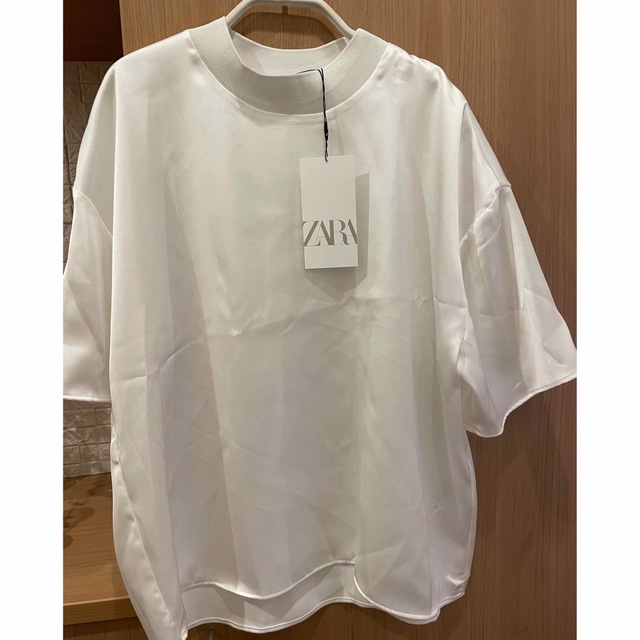 ZARA(ザラ)のザラ　ZARA サテントップス　S レディースのトップス(Tシャツ(半袖/袖なし))の商品写真