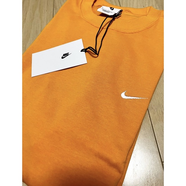 NIKE(ナイキ)のナイキ NIKE ラボ ソロスウォッシュ Tシャツ 新品 S オレンジ/白 メンズのトップス(Tシャツ/カットソー(半袖/袖なし))の商品写真