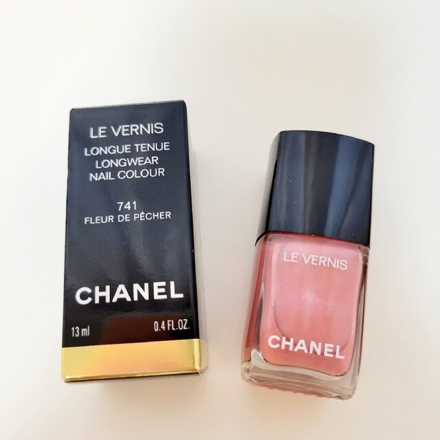 CHANEL(シャネル)のシャネル ネイル 741 コスメ/美容のネイル(マニキュア)の商品写真