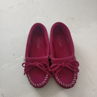 ミネトンカ(Minnetonka)のMINNETONKA モカシン レッド サイズ5(スリッポン/モカシン)