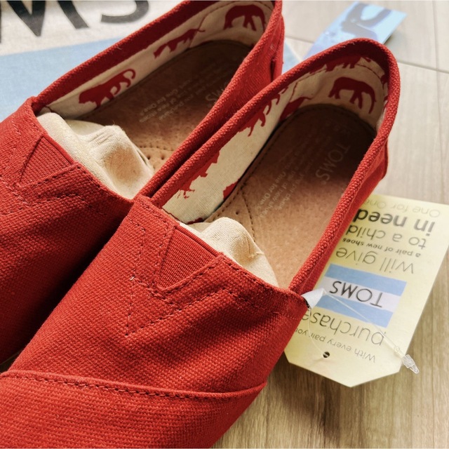 【新品】TOMS Classic Red canvas 22.5㎝（EUR36）