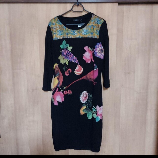 DESIGUAL(デシグアル)の新品　タグ付き　花と鳥　ワンピース　デシグアル レディースのワンピース(ひざ丈ワンピース)の商品写真