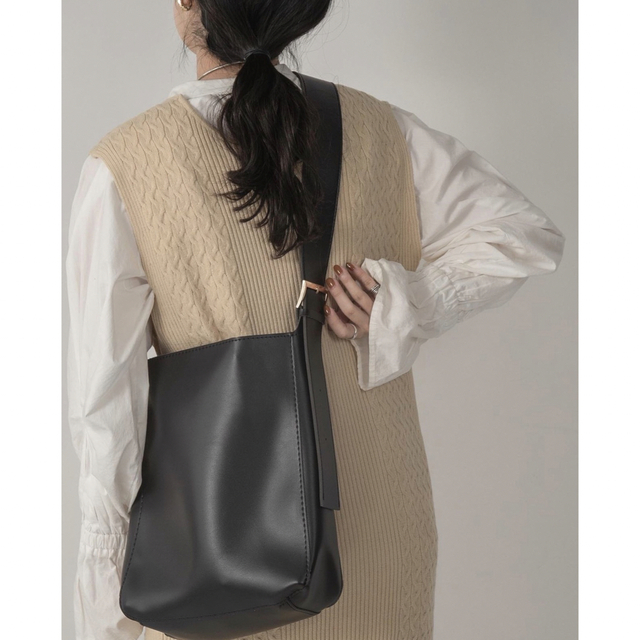lawgy - lawgy - useful square shoulder bagの通販 by m.shop ...