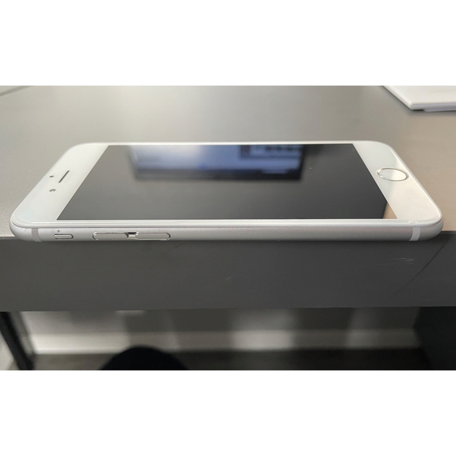 iPhone(アイフォーン)のiPhone 6, Silver, 16GB, MG482J/A スマホ/家電/カメラのスマートフォン/携帯電話(スマートフォン本体)の商品写真