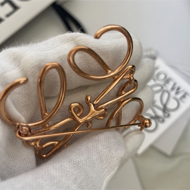 美品】ロエベ アナグラムブローチ メタル ローズゴールド LOEWE-