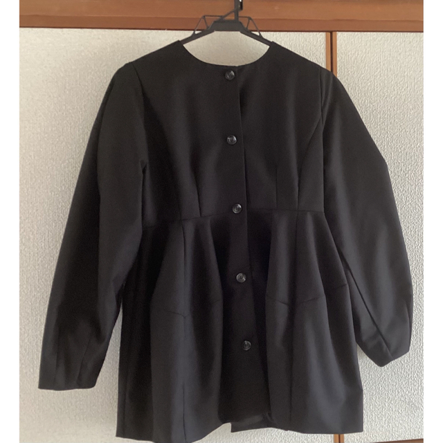 fitmore  ボリュームスリーブぺプラムジャケット レディースのジャケット/アウター(ノーカラージャケット)の商品写真