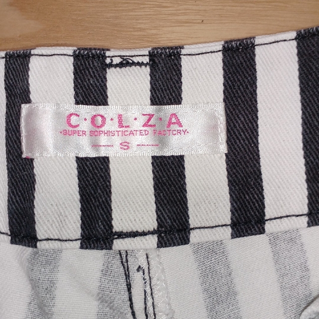 COLZA(コルザ)の【即日発送】美品。C.O.L.Z.A ハニーズ デニムホットパンツ レディースのパンツ(ショートパンツ)の商品写真