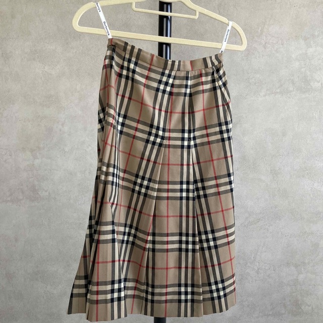 BURBERRY(バーバリー)のBurberry セットアップ　ベスト　スカート　セット　バーバリー レディースのレディース その他(セット/コーデ)の商品写真